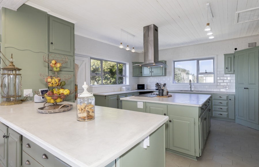 6 Bedroom Property for Sale in West Beach Eastern Cape